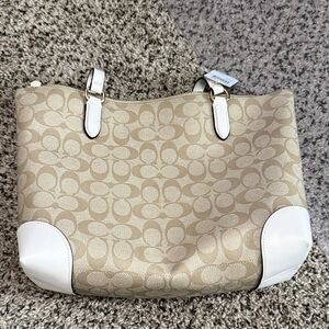 Coach Signature Zip Tote